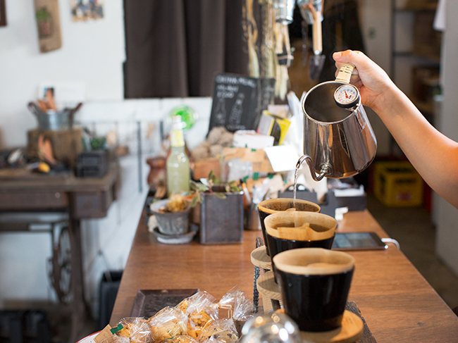 手工咖啡屋改造,废弃的家具改造成文具盒