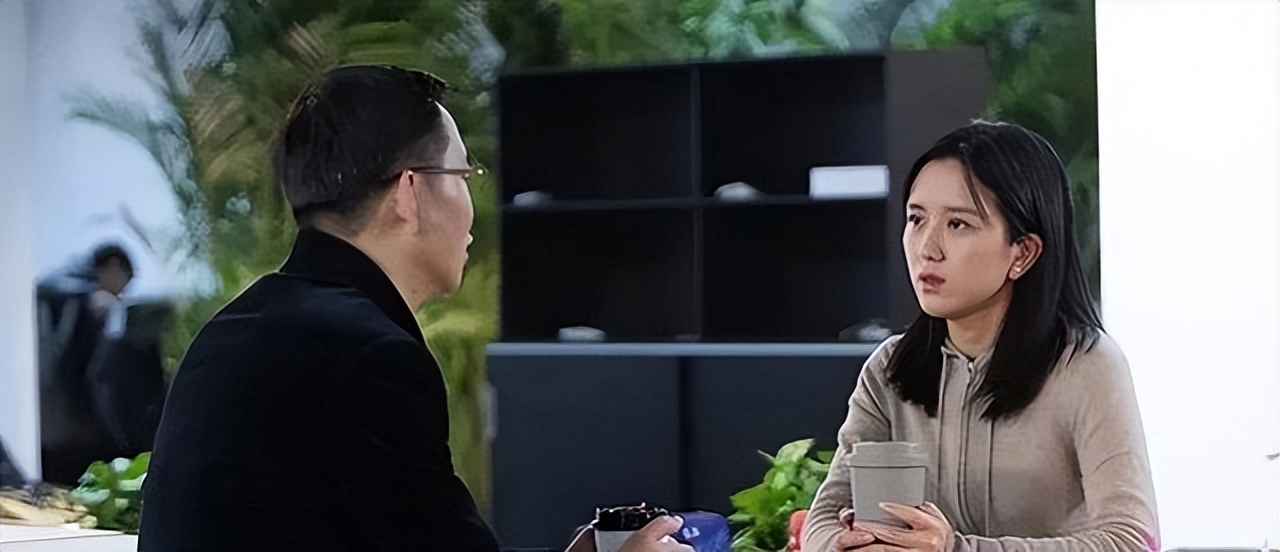 摩拜单车创始人胡玮炜卖了多少钱,ofo共享单车的创始人戴威