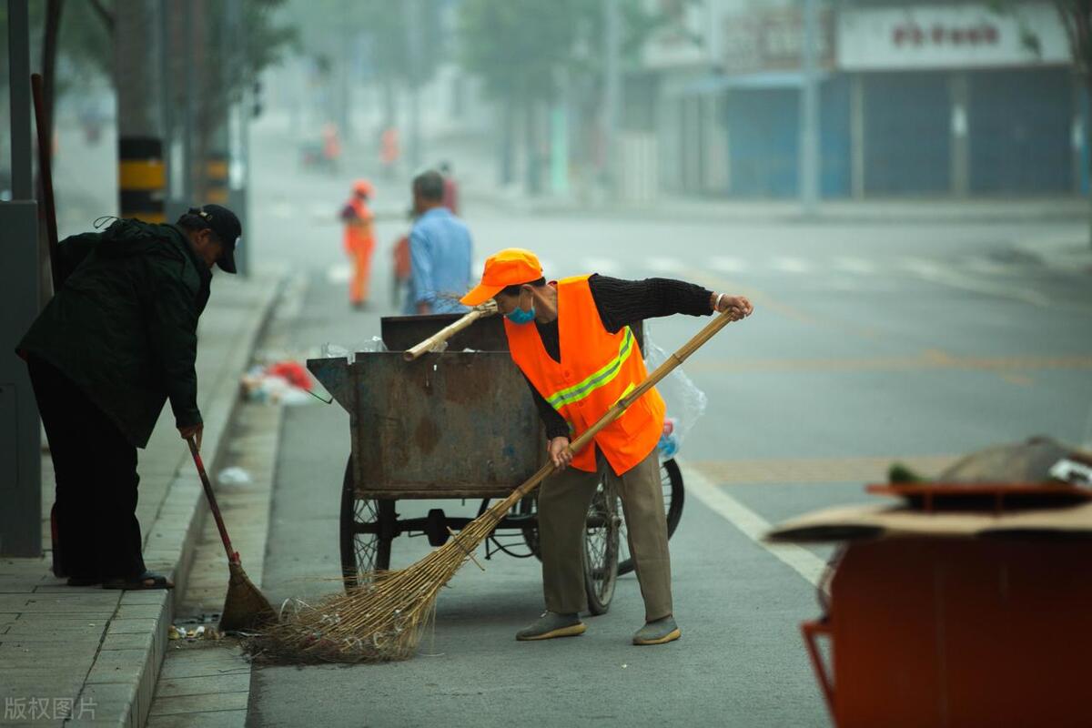 吴士林诗选:黄马甲