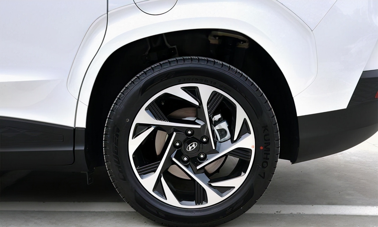 现代库斯途和gl8价格对比,北京现代库斯途和别克gl8