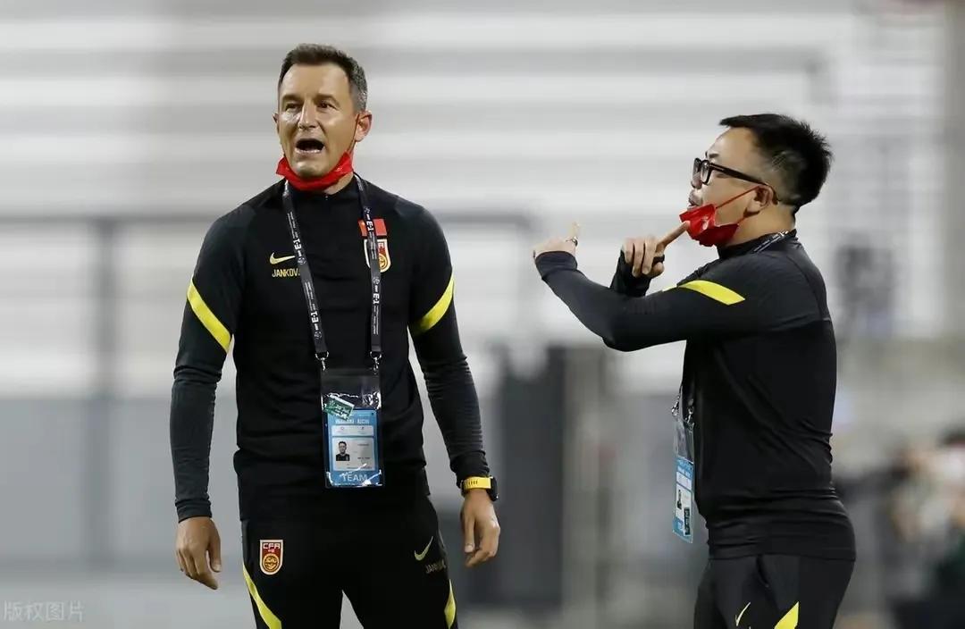 扬科维奇国足首训名单最新,国足教练扬科维奇首秀