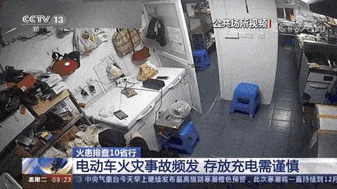 重庆一居民楼突发火灾致6人身亡,居民楼24层突发火灾现场黑烟滚滚