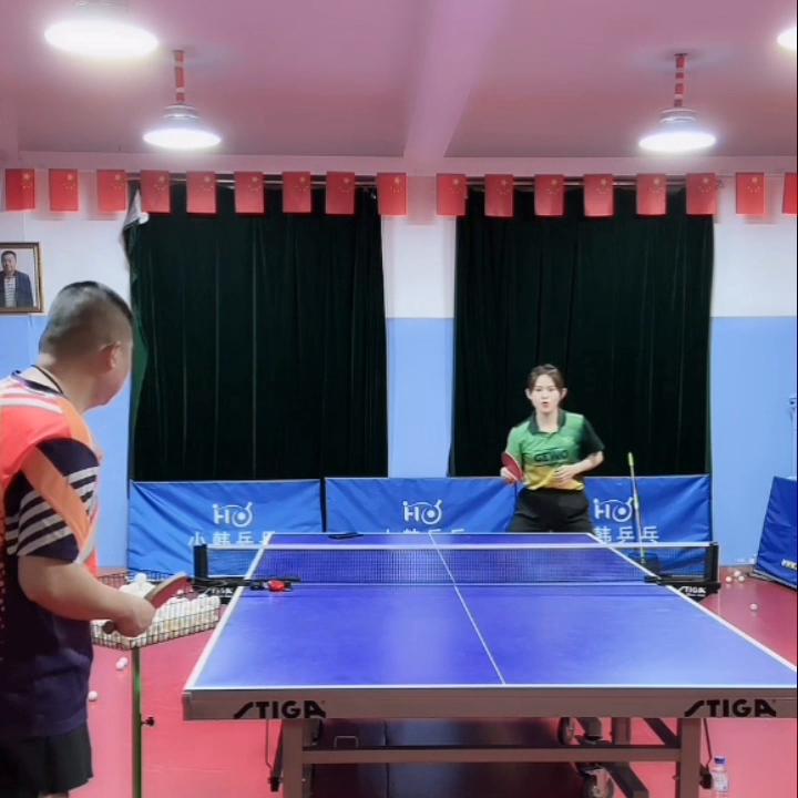 怎样接好勾手侧上旋球,勾手发球怎么接侧下旋转