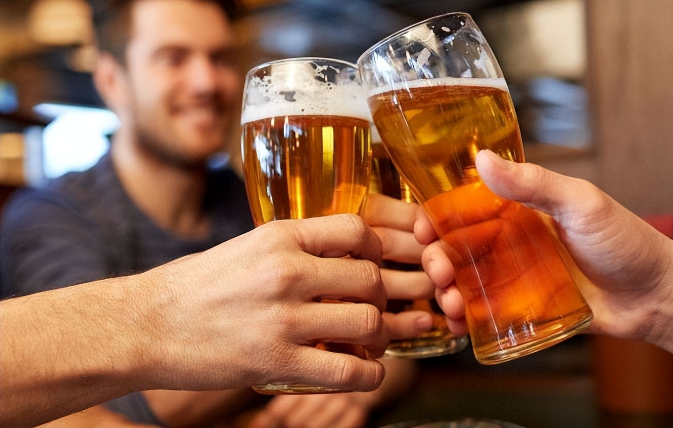 一瓶啤酒相当于多少白酒涨知识了,啤酒度数相当于白酒多少度