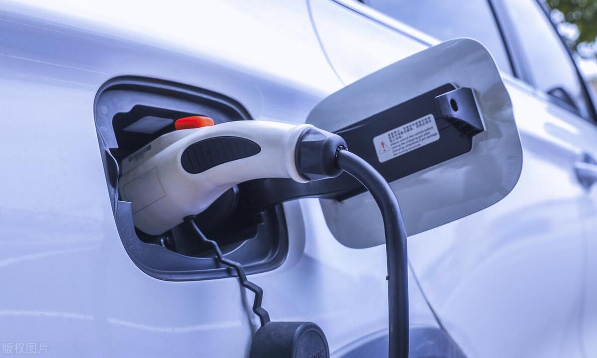 新能源汽车使用寿命一般多久,新能源车使用寿命正常是多久