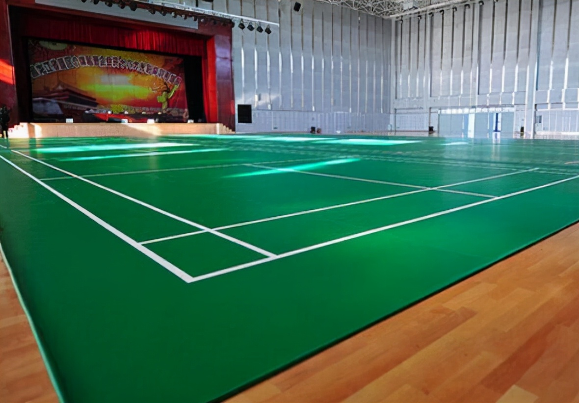 篮球场地面一般做的什么材料室外,户外篮球场地面材料价格