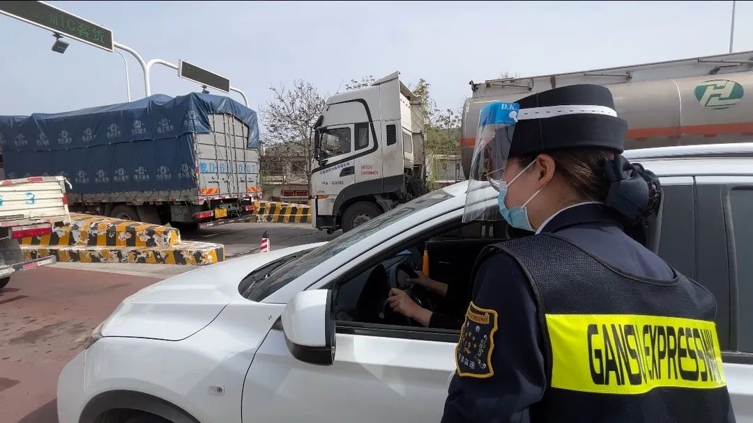 致敬平凡的坚守五一我在岗,五一致敬平凡岗位不平凡的坚守