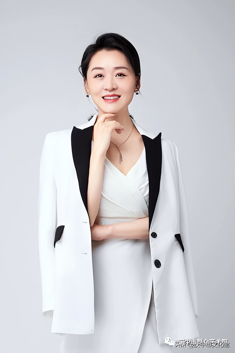 天下彝人是一家原唱,天下都是一家人歌词