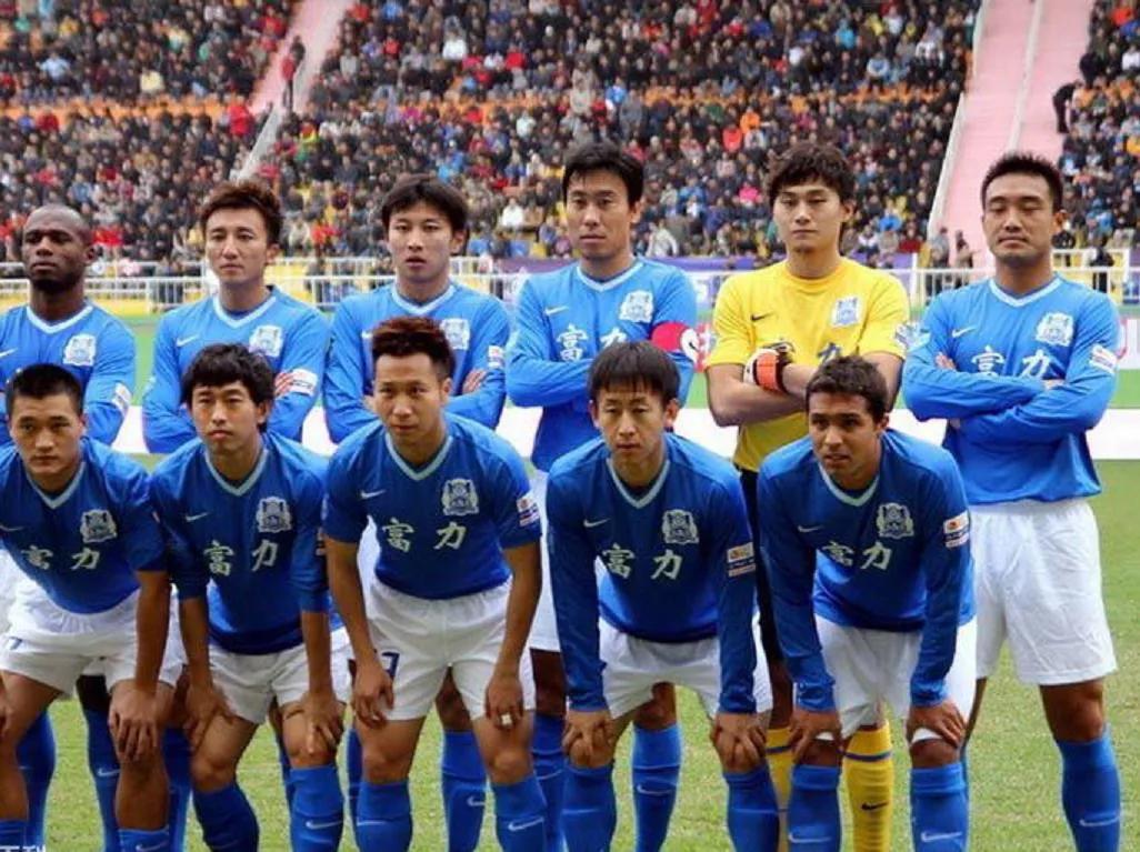 冯潇霆两发训练视频表决心,巩汉林冯潇霆网络互怼男足踢皮球