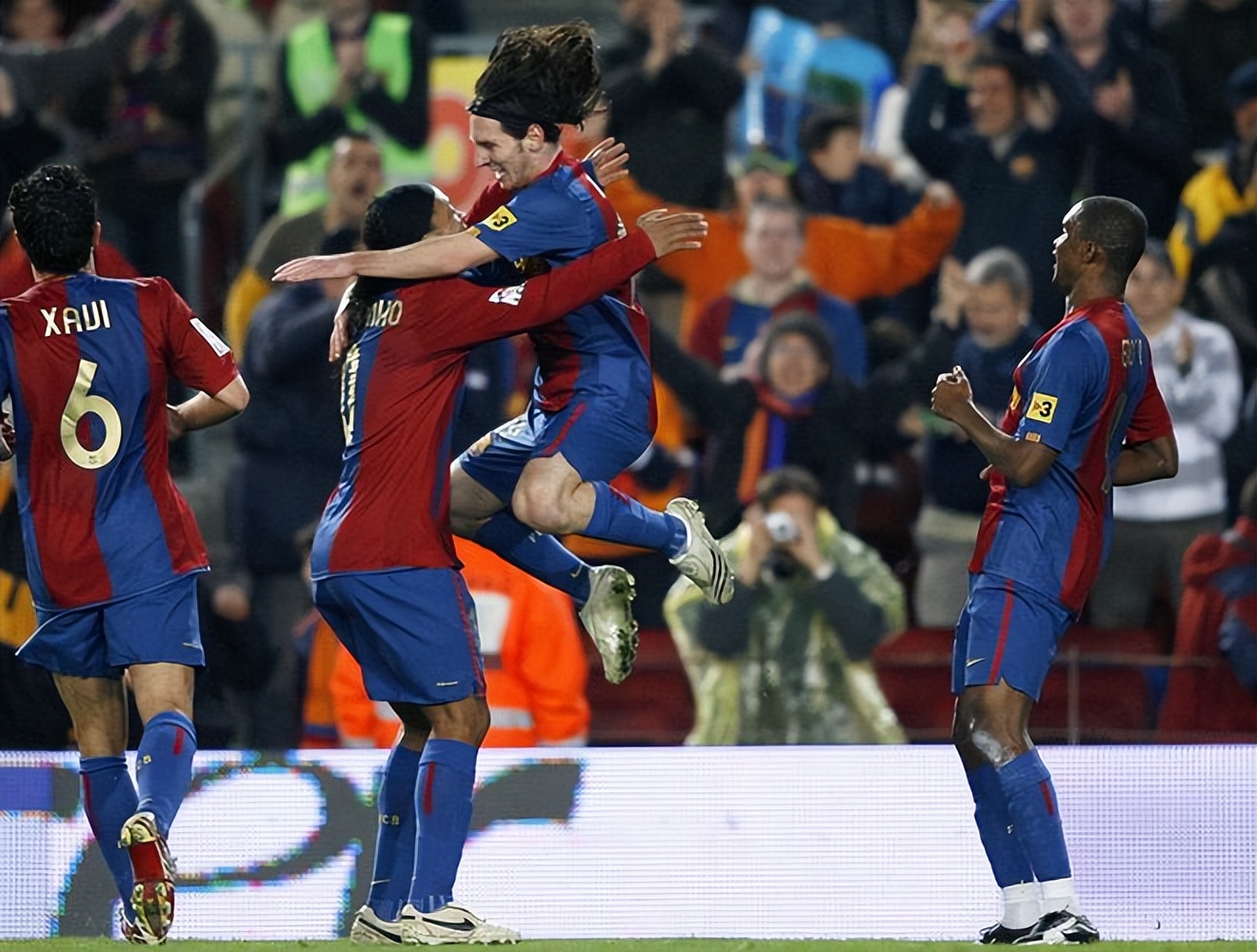 天下足球罗纳尔迪尼奥之十大绝技,足球精灵罗纳尔迪尼奥资料