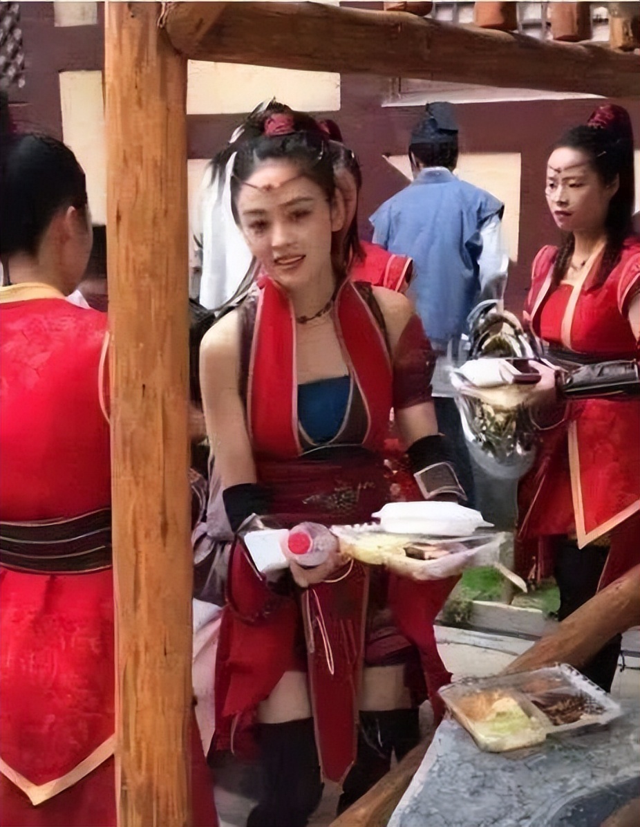 横店群演不够用了他们都在忙什么,横店20万群演现状