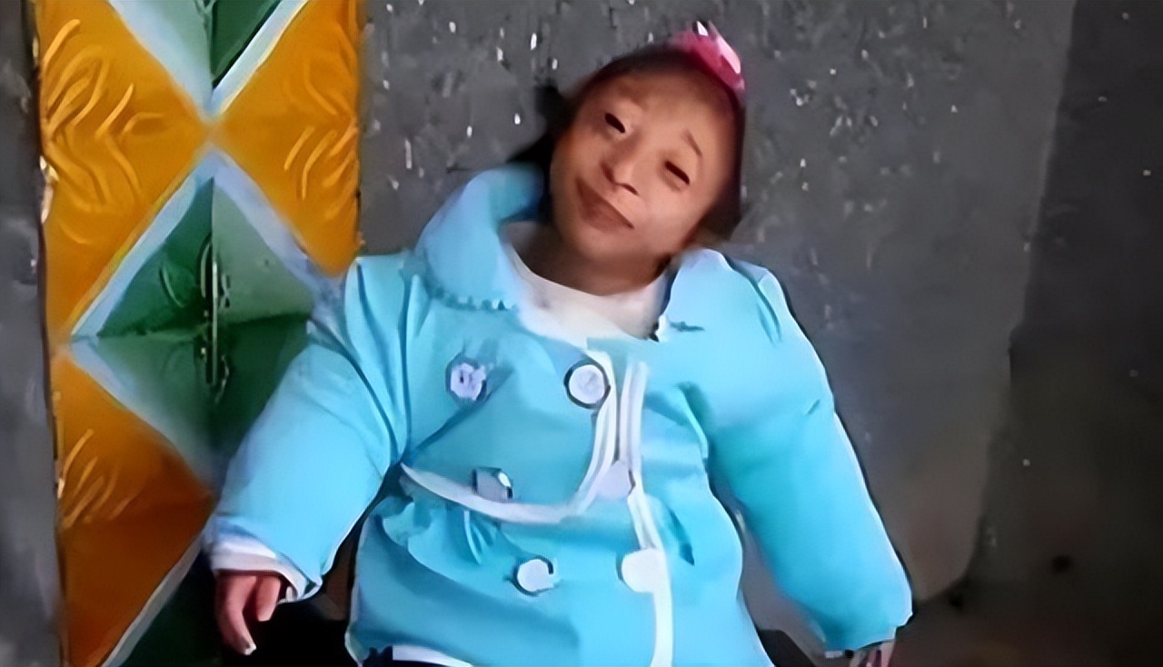 2009年湖南女子生下2斤重小猴子,湖南女子生了个小猴子上综艺节目