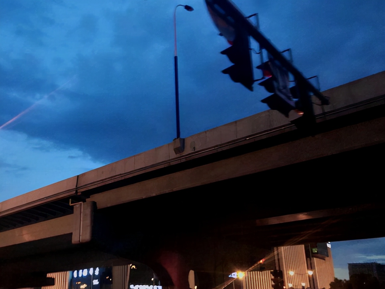 农夫与蛇现实版小伙,农夫与蛇好心借房子给朋友