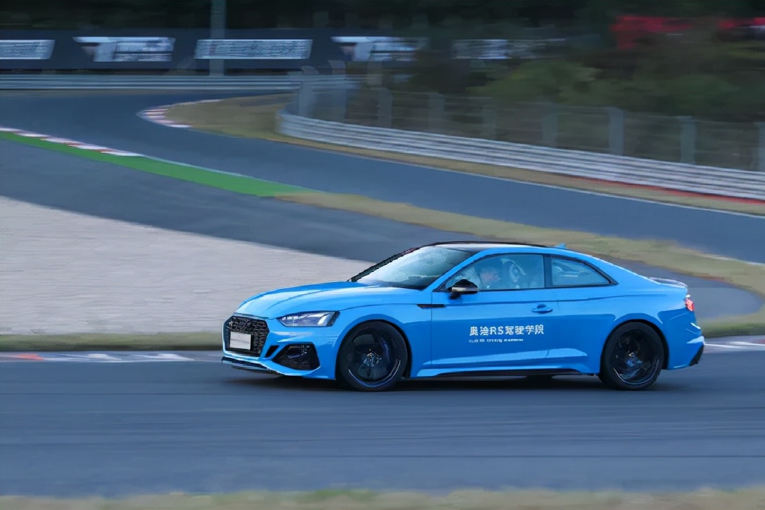 我在小纽北开R8跑车，奥迪RS驾驶学院能学到什么？