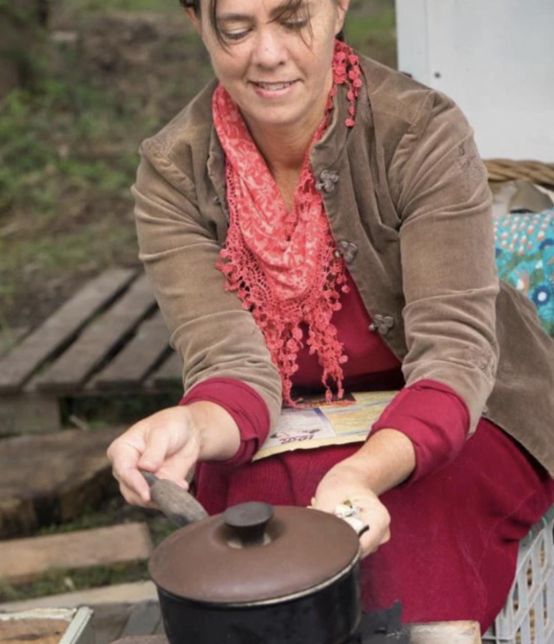 澳洲女“白嫖”一切靠打工换宿！8年不花过1分钱！都用别人剩下的