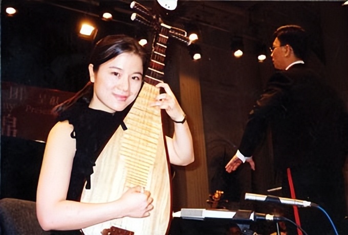 钢琴家刘诗昆：78岁娶女徒弟，81岁升级当爸爸，一家三口其乐融融