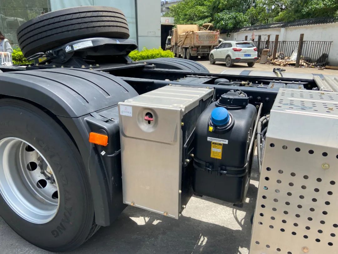 华菱汉马h7460马力牵引车多少钱,拉7吨挖机的自卸车