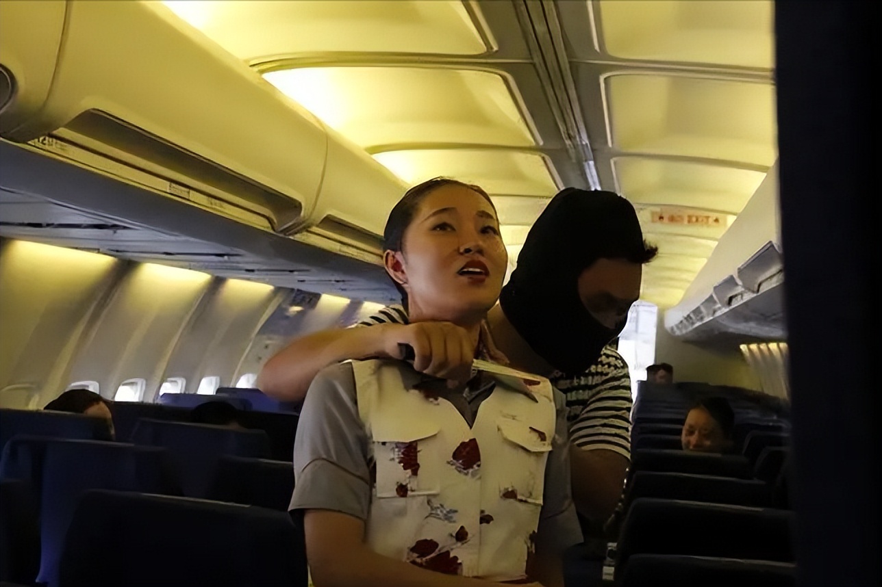 天津航班劫机事件空姐,天津航空劫持飞机事件新闻