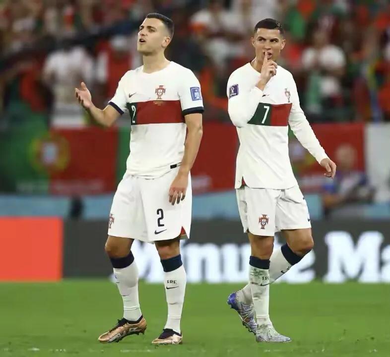 诗评世界杯之十四：超神的老梅西，登基的新球王