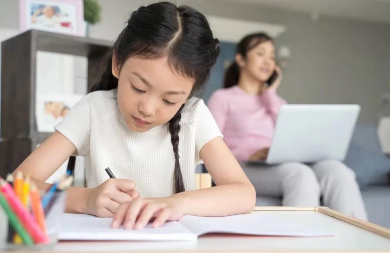 家有高敏感的宝宝，父母教育要注意5点，才能培养孩子的自信