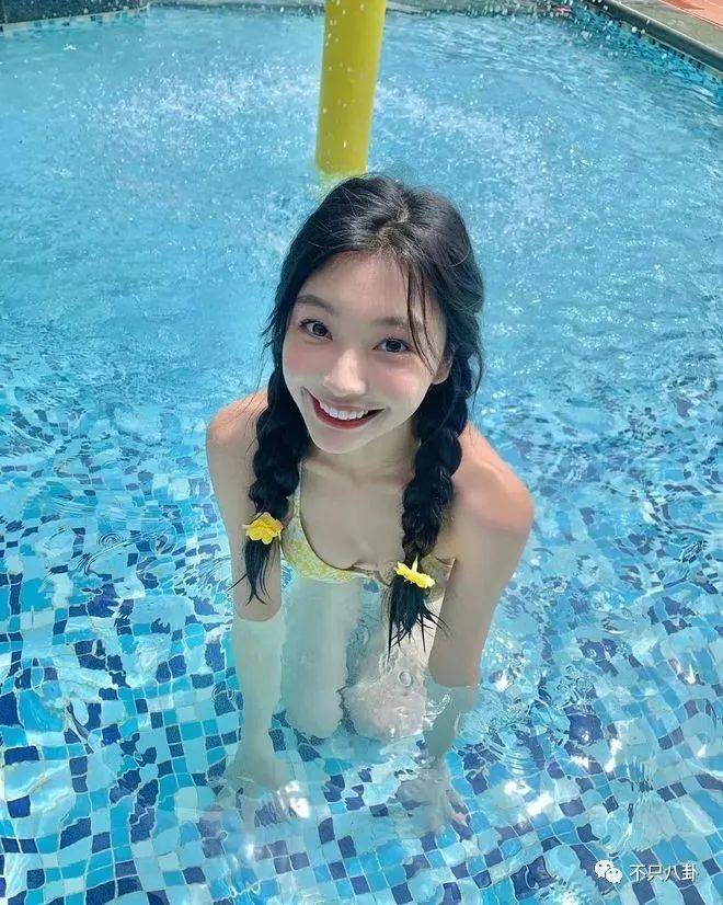 顶级网红逐梦娱乐圈，结果她被骂颜值太普通？