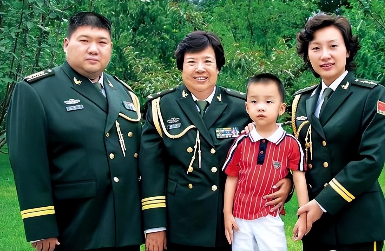 09年毛主席嫡孙替爷爷回浙江寻根，谁料看到族谱时，发现名人众多