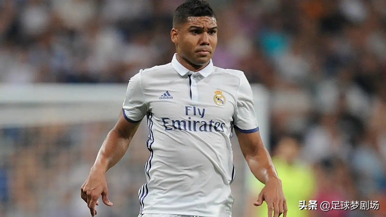 英媒评足坛十大前锋,本季英超最强大的防守型中场