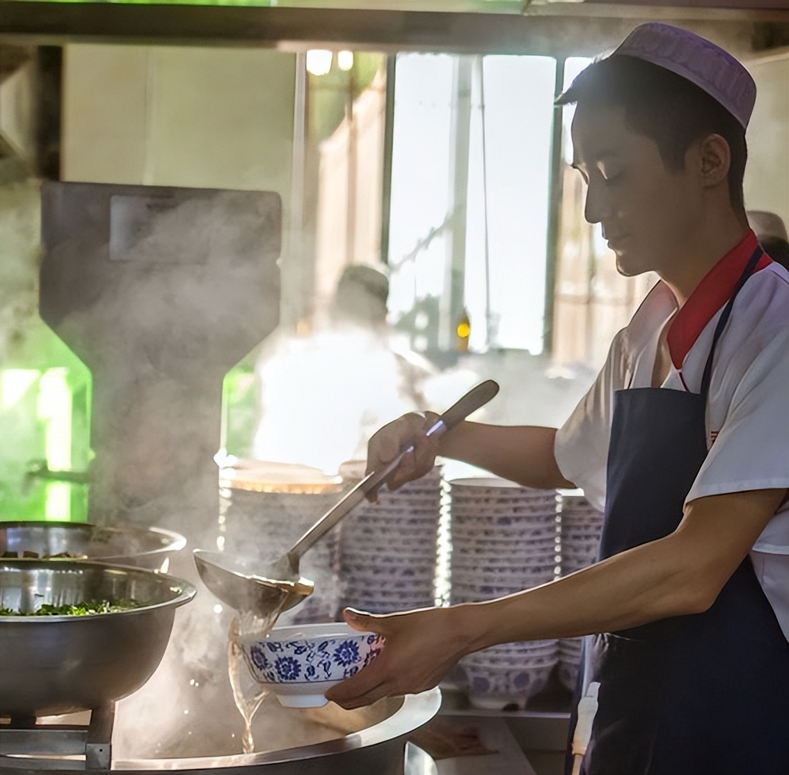 兰州牛肉面一碗有多少面,兰州牛肉面标准几两面