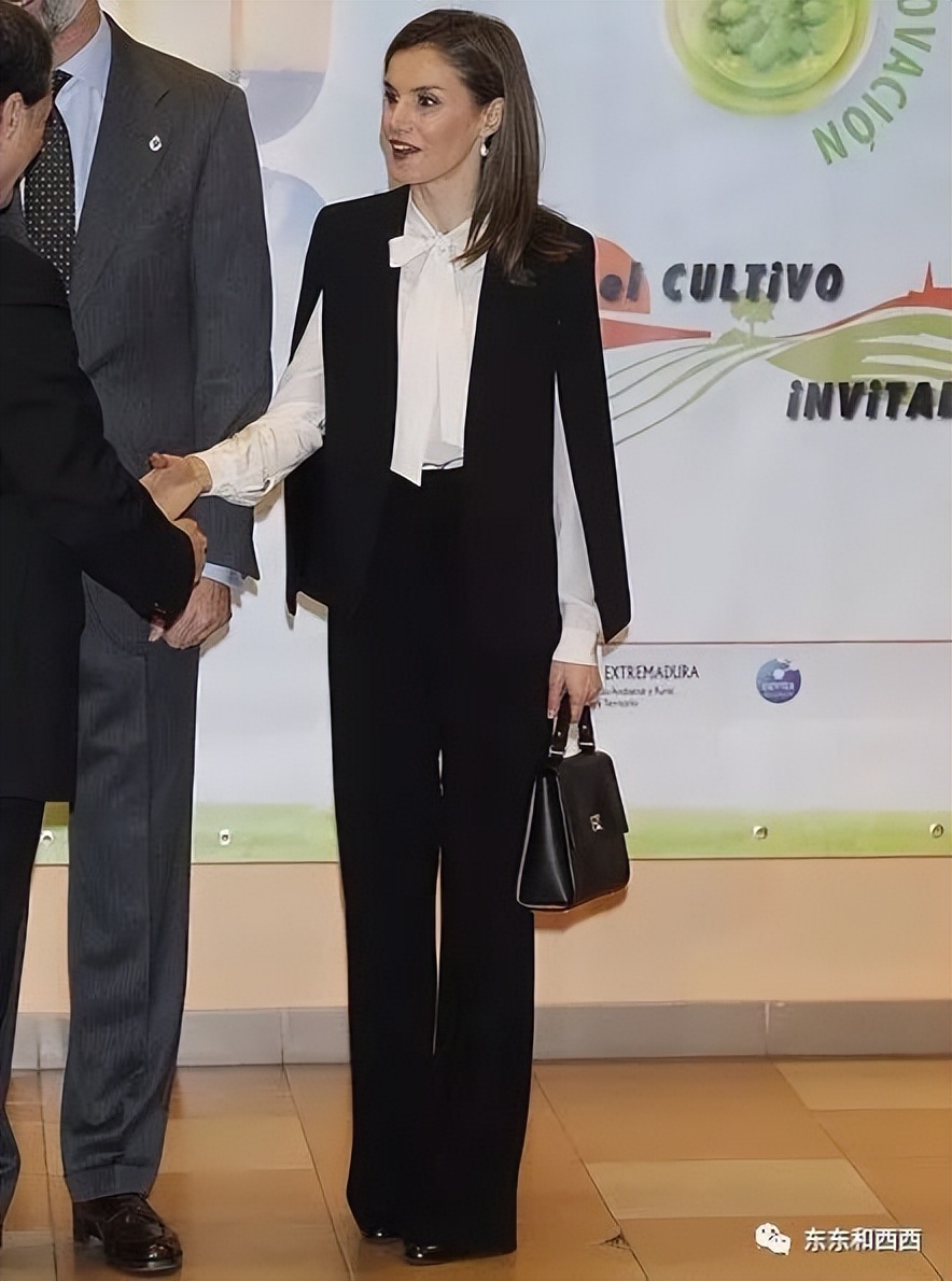 凯特王妃和玛丽王妃撞衫,凯特王妃瘦成纸片人