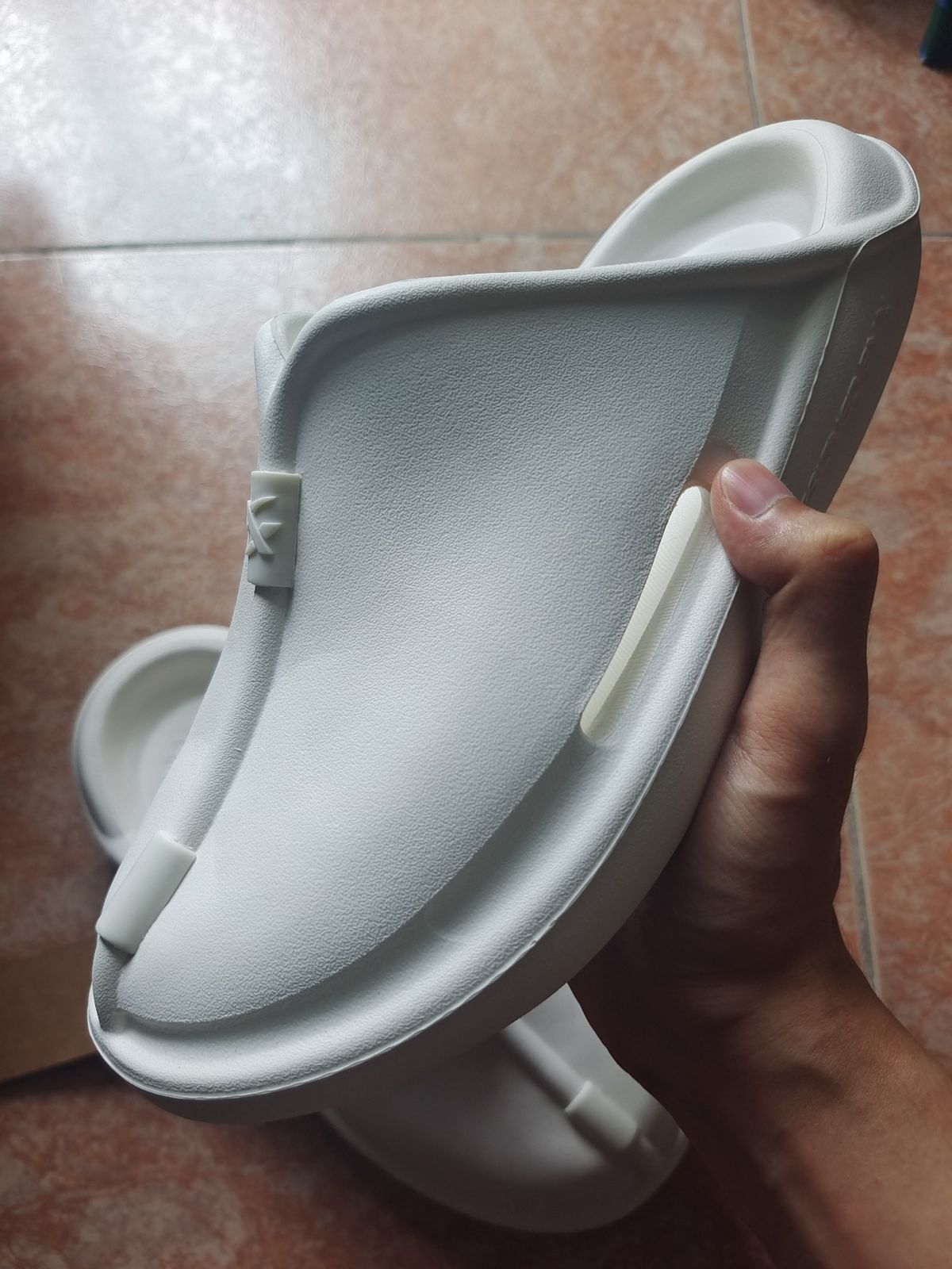 中国风的凉拖,带标志的特步凉拖