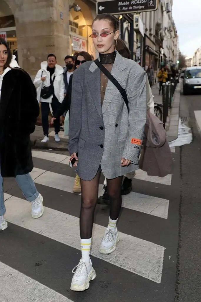 谁说丝袜只能配长靴,谁说丝袜不能配匡威的