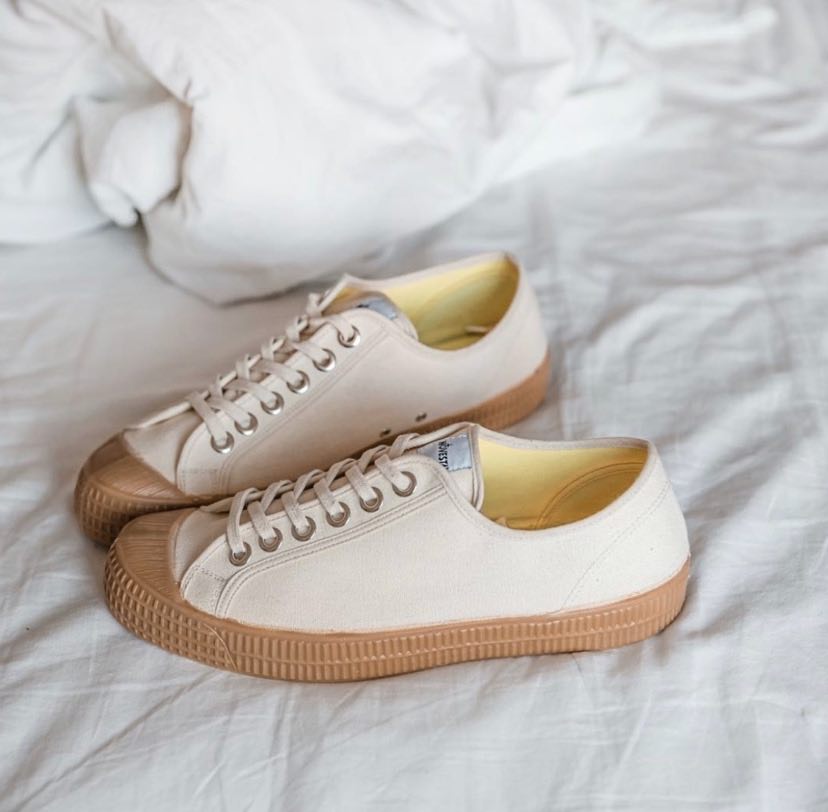 别再穿匡威了,别再穿烂大街的小白鞋了