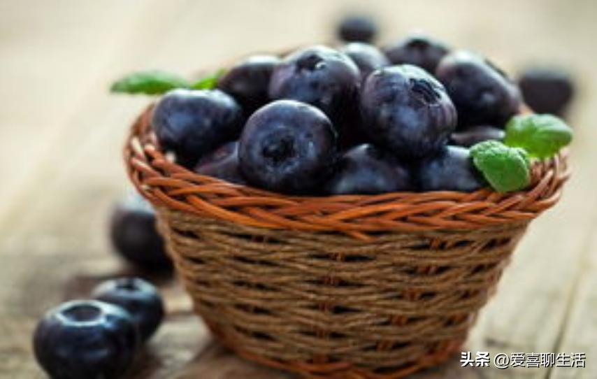 熬夜吃什么水果可以缓解眼睛干涩,专业保护眼睛干涩的神奇食物