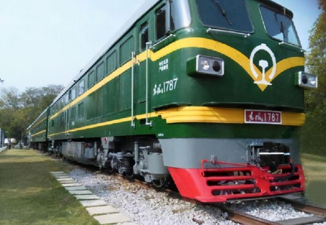 火车上有上千乘客，为何卖不掉几十份盒饭？内行人道明真相