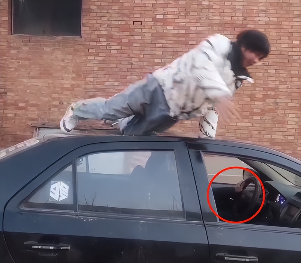 山东小伙靠“三脚猫功夫”走红，获赞乡村洪金宝，网友为啥半服？