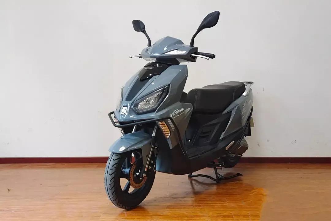 24年上市150踏板车,豪爵铃木踏板车即将上市新款