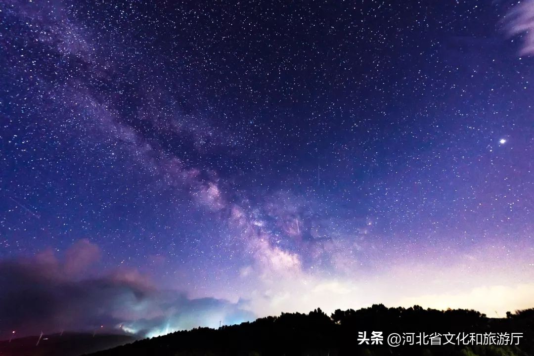 *情纵**草原畅玩河北|风车,草甸,银河……在河北的草原上拥抱无尽诗意与浪漫