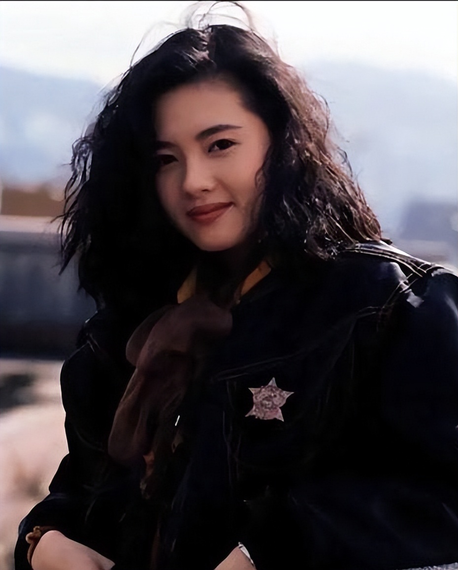 “*星艳**”影后李丽珍:三级片代表作火遍大街小巷,三点全露有多敢