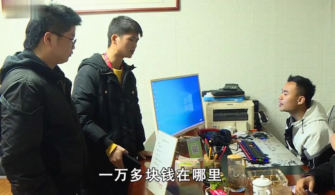 刚去驾校做教练一个月工资,两小伙到驾校当教练倒贴一万多