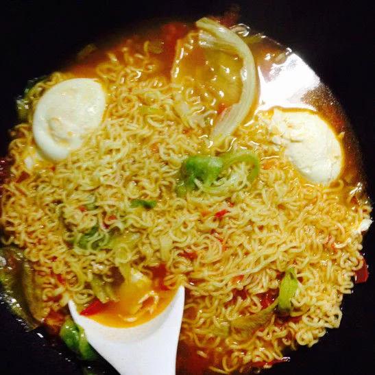 摆摊卖泡面创业项目怎么样,街边摆摊煮泡面卖50一份