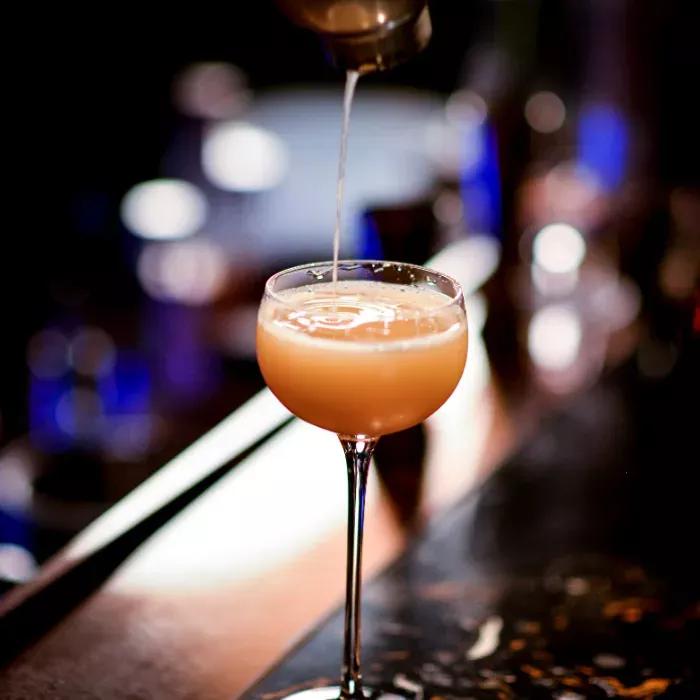 云南红葡萄烈酒怎么喝,云南红高原玫瑰全汁葡萄酒