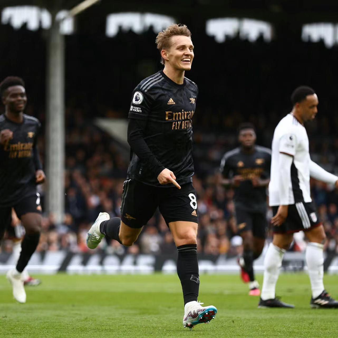 德布劳内和罗伊斯,德布劳内和厄德高