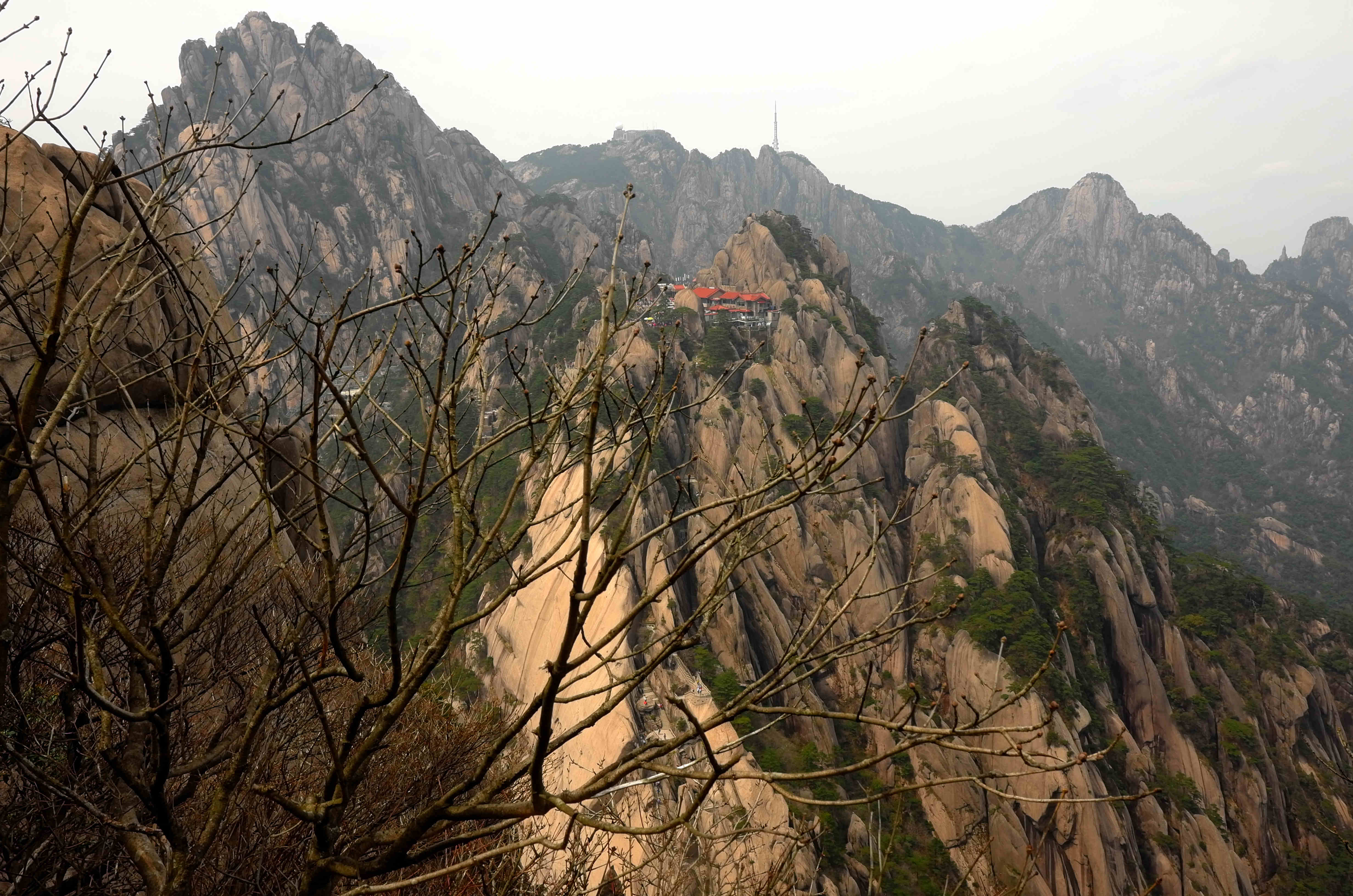 黄山天都峰会走鲫鱼背吗,黄山天都峰鲫鱼背第一视角