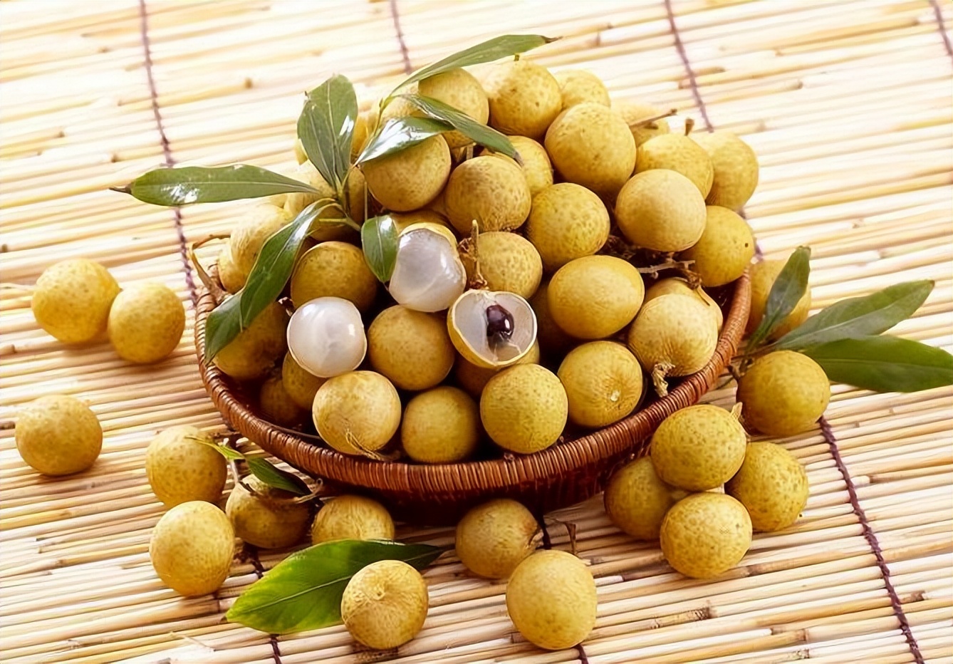 女性绝经后吃什么食物补气血,女性绝经后吃啥食物可保护卵巢