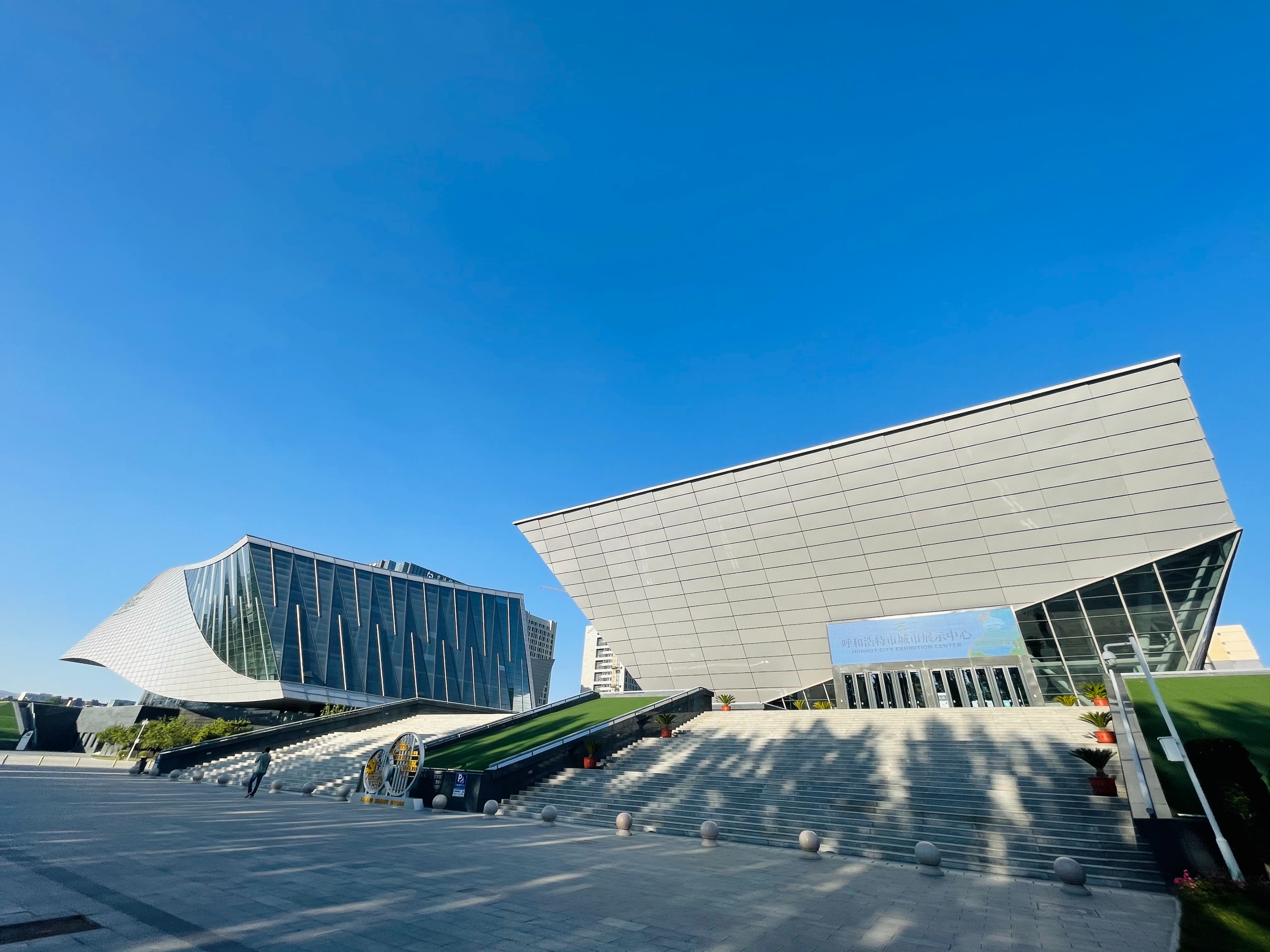 显鸿科技亮相呼和浩特市城市展示中心，助力产业互联