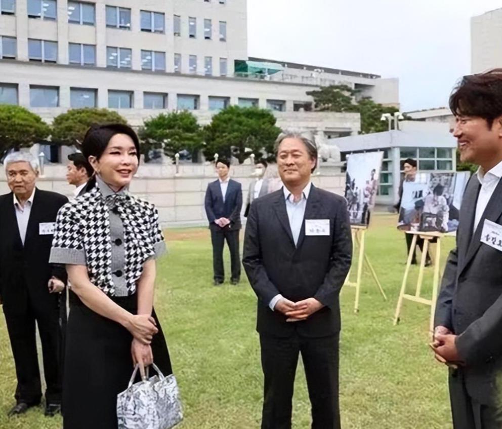 韩第一夫人访美韩服造型,韩第一夫人穿搭