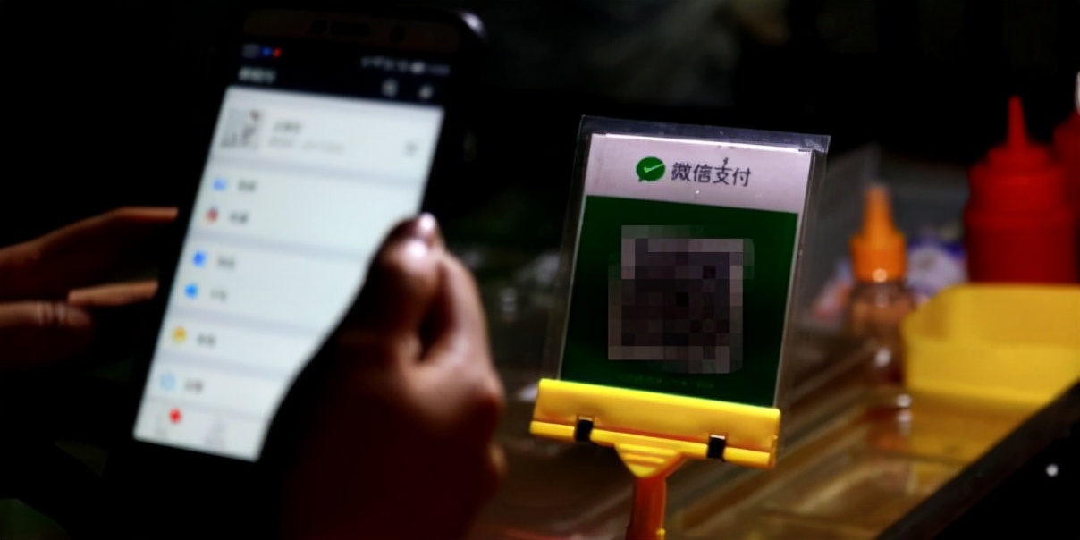 刚提拔就腐败！年轻干部将单位二维码改为个人支付宝，收取60万养老金