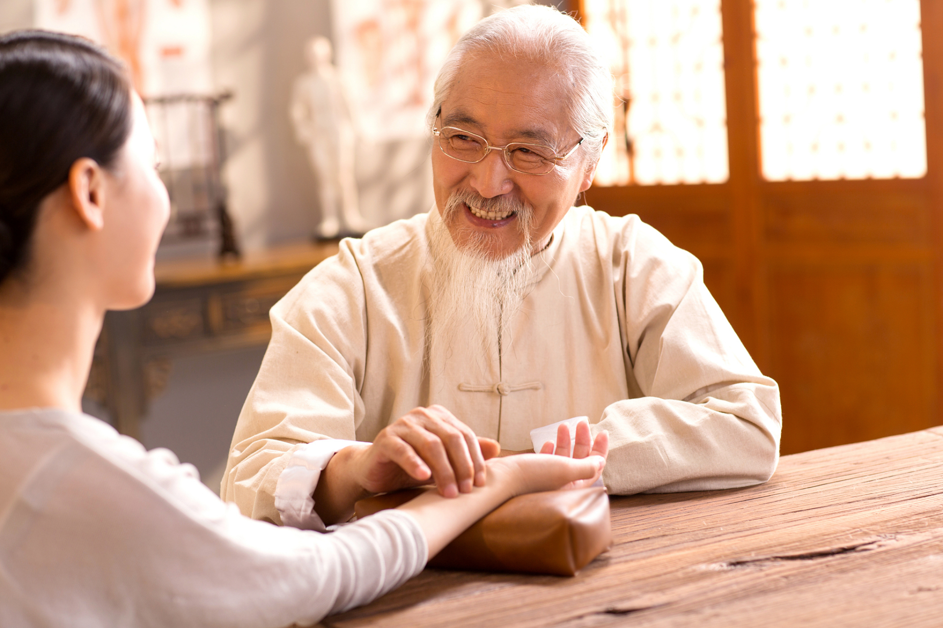 小儿支气管哮喘治疗过程中，配合穴位敷贴护理，收效更佳