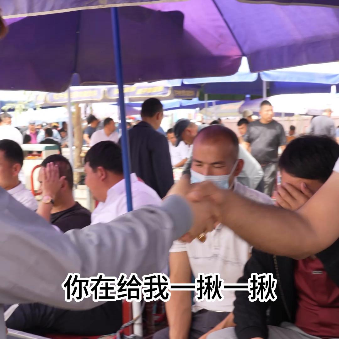 双面皮枣红皮籽料原石,双面红皮籽料