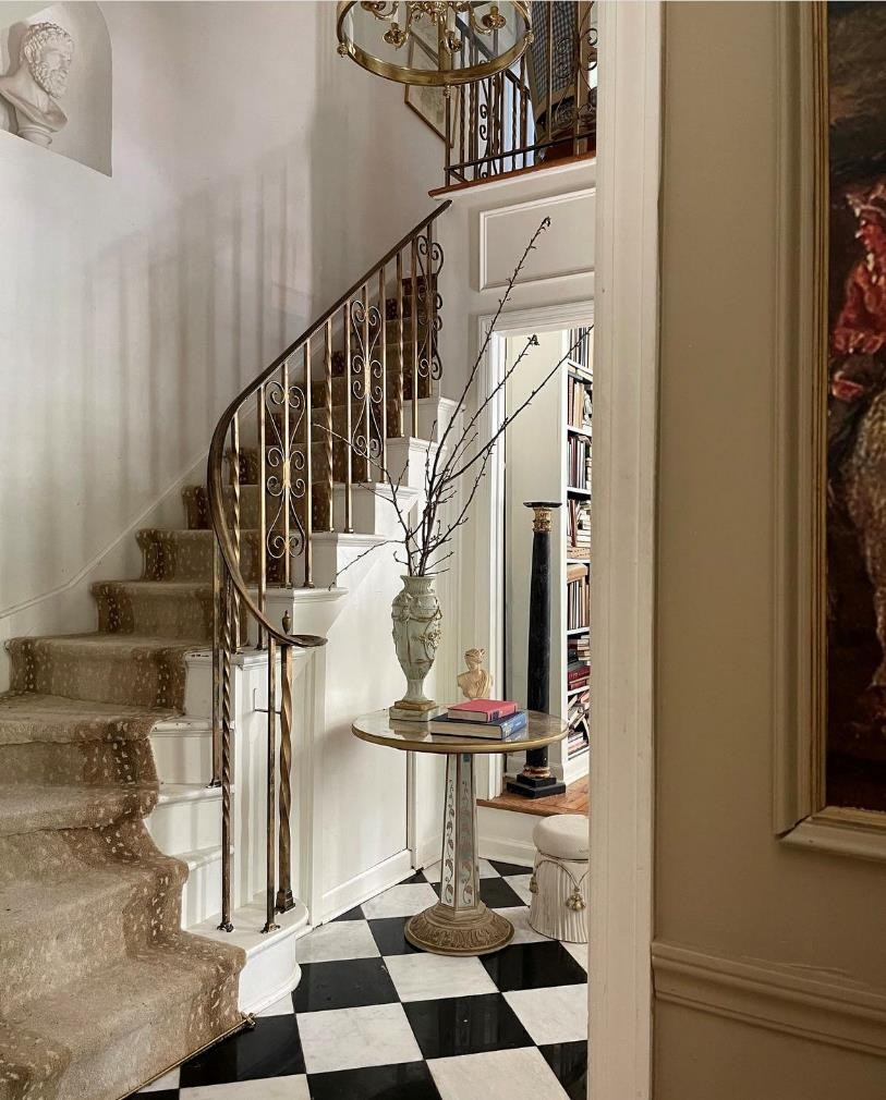 30岁女主装扮的美国住宅，花哨又闪亮，复古极繁主义也别具魅力